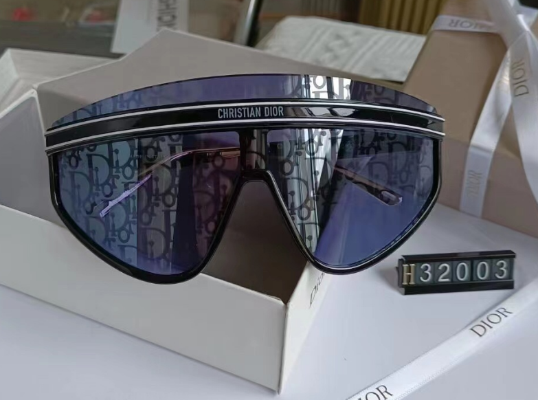 Dior Eyewear Sunglasses — TH-005