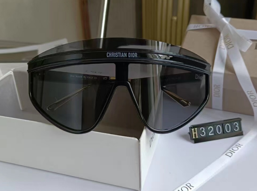 Dior Eyewear Sunglasses — TH-014