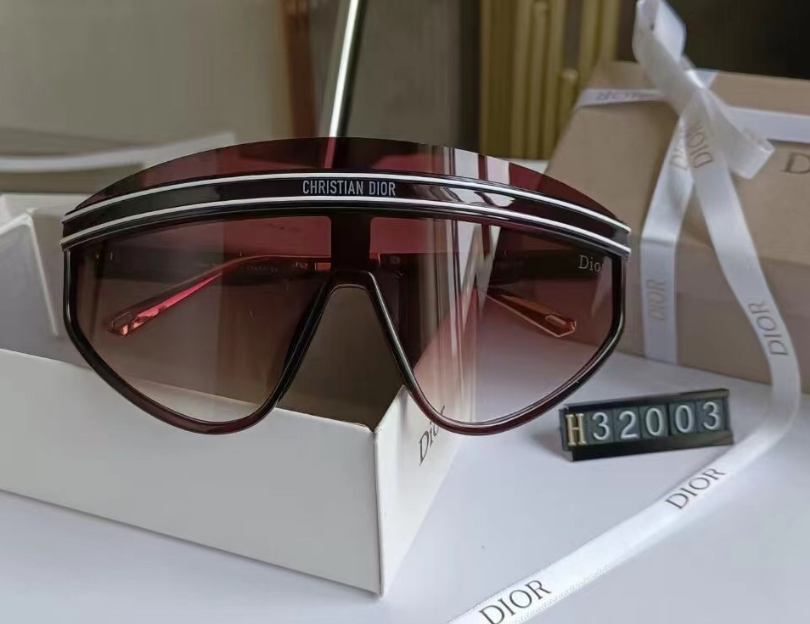 Dior Eyewear Sunglasses — TH-021