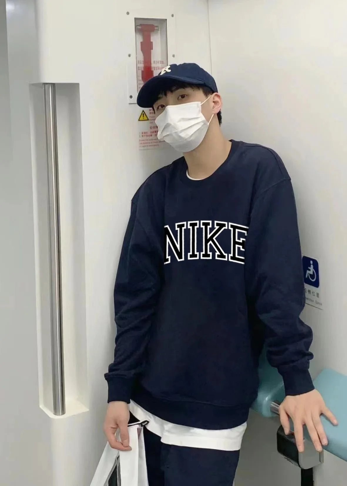 Nike Hoodies & Sweatshirts Crewneck Logo Sweatshirt image 4