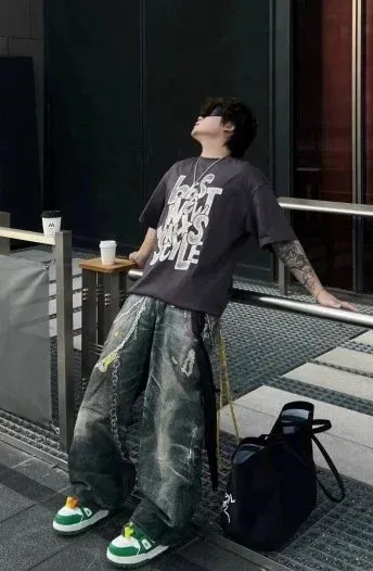 Design Wide-Leg Distressed Black Jeans - 3
