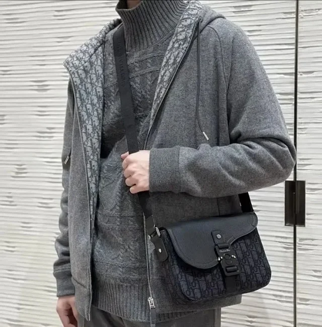 Dior Crossbody Bags Monogram Bag product detail image 3