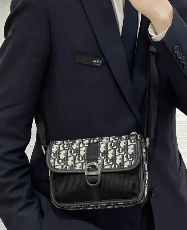 Dior Crossbody Bags Monogram Bag product detail image 1