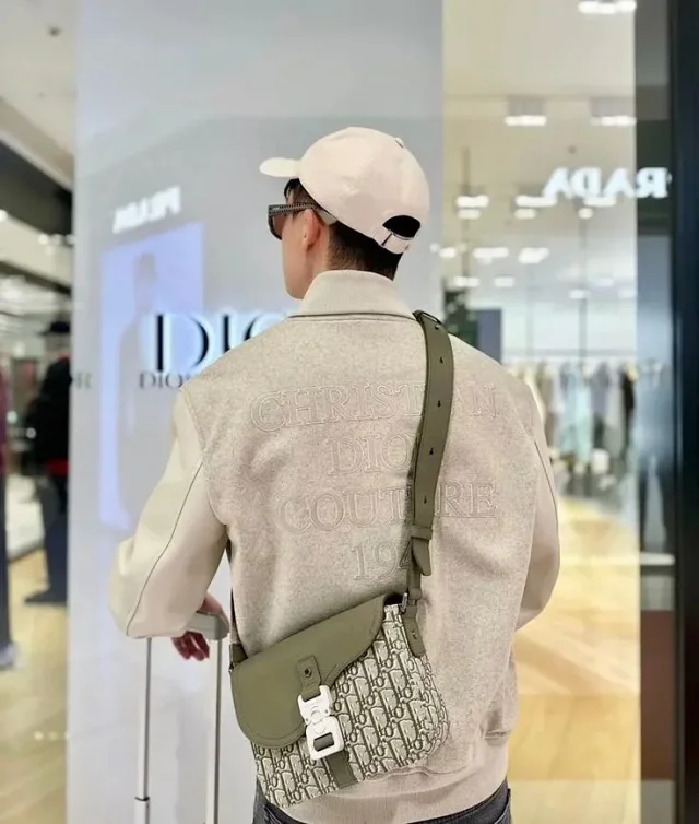 Dior Crossbody Bags Monogram Bag product detail image 4