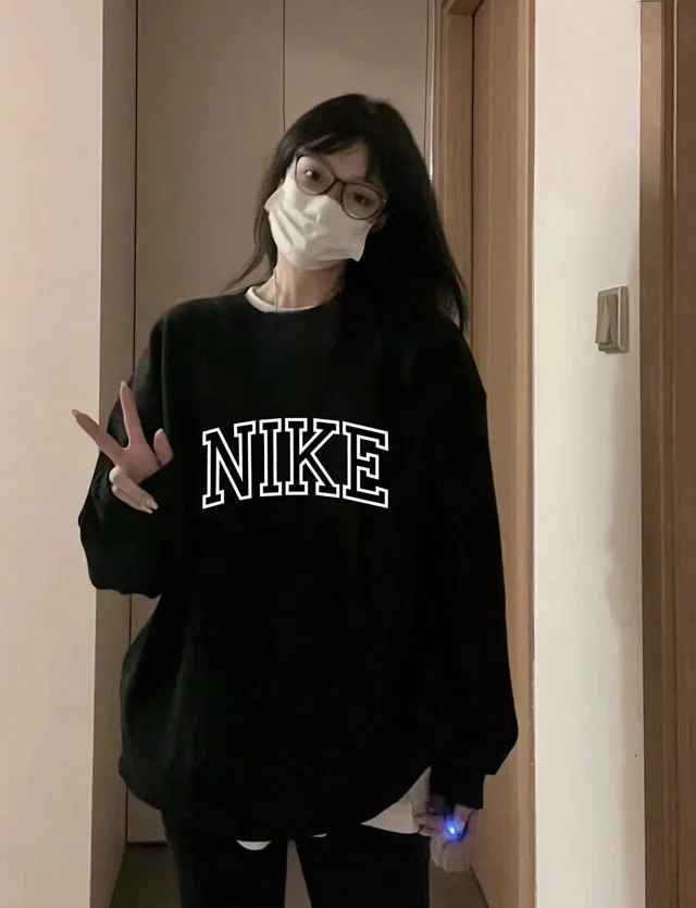 Nike Hoodies & Sweatshirts Crewneck Logo Sweatshirt product detail image 5