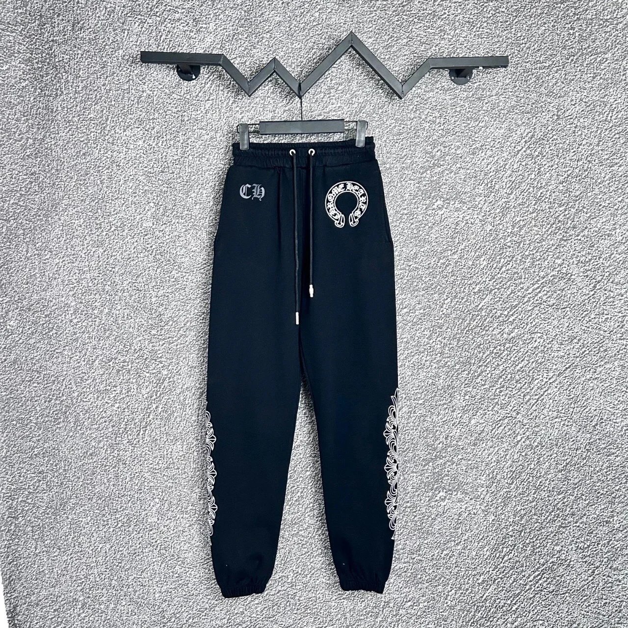 Design Embroidered Logo Sweatpants Black - 27
