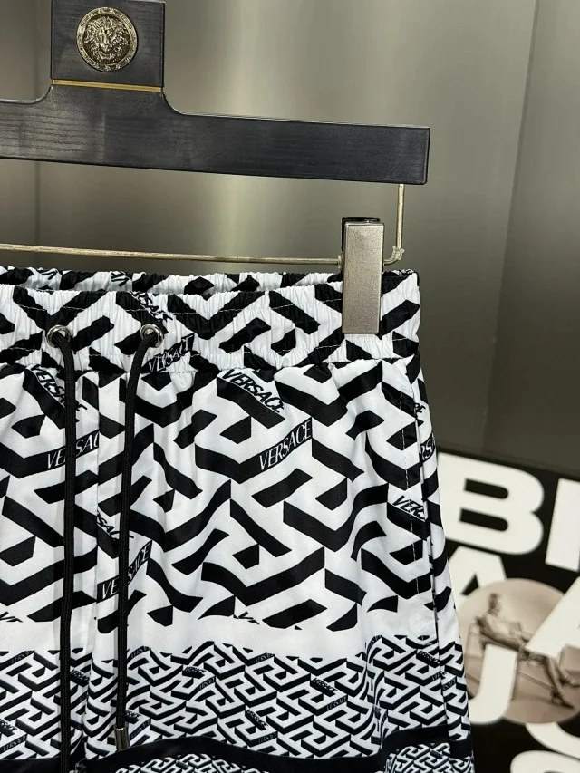 Versace Shorts Elastic-Waist Drawstring product detail image 10