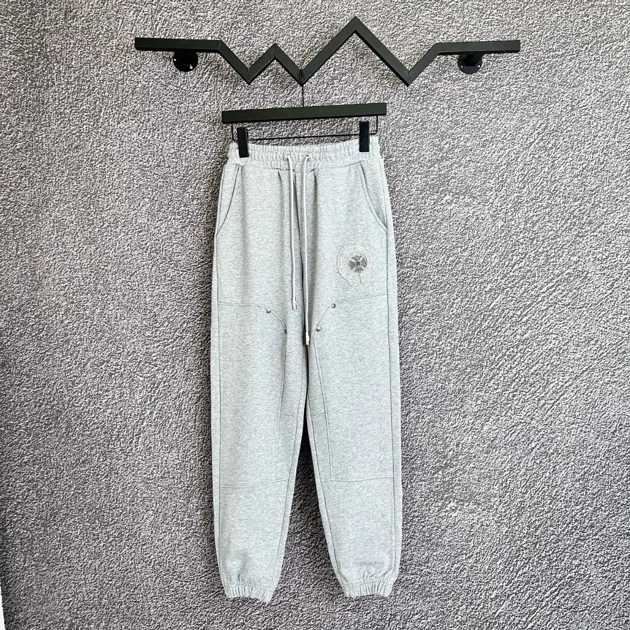 Design Embroidered Logo Sweatpants Black - 22