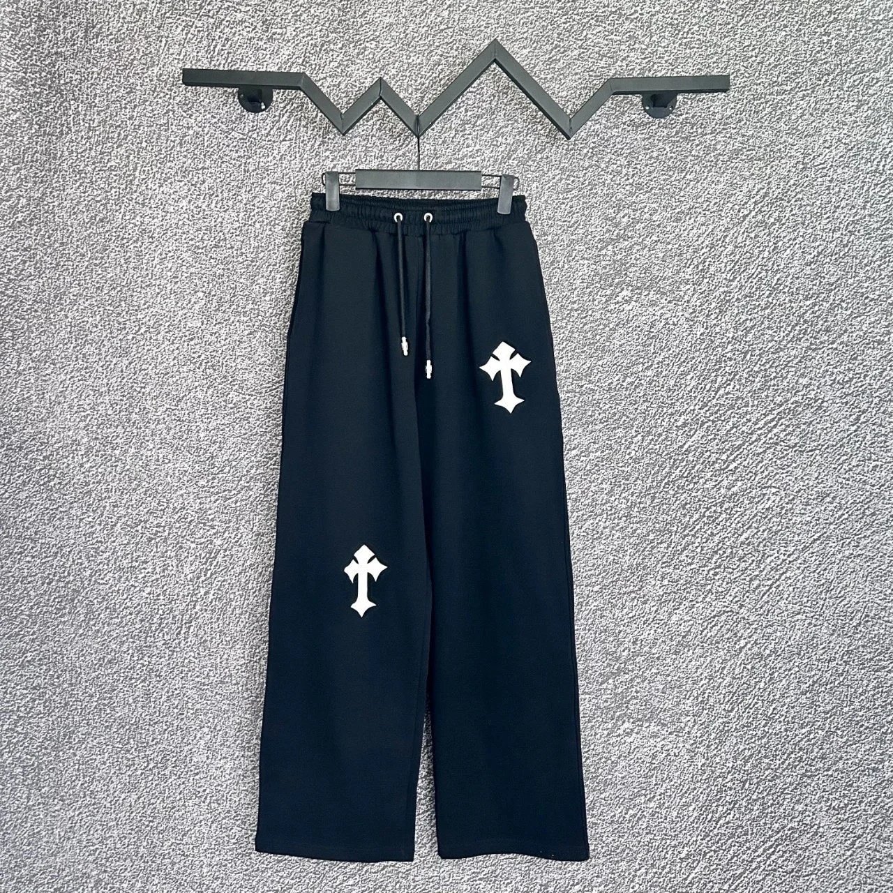 Design Embroidered Logo Sweatpants Black - 16