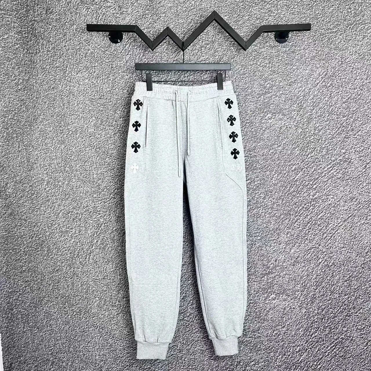 Design Embroidered Logo Sweatpants Black - 18