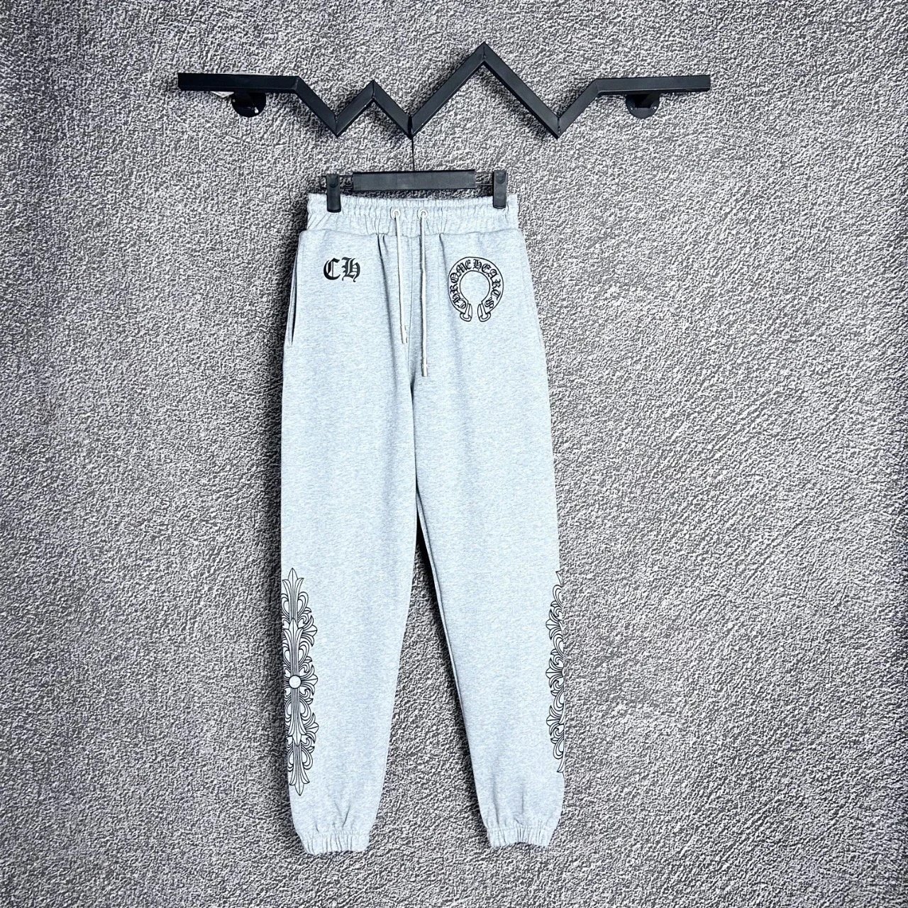 Design Embroidered Logo Sweatpants Black - 28