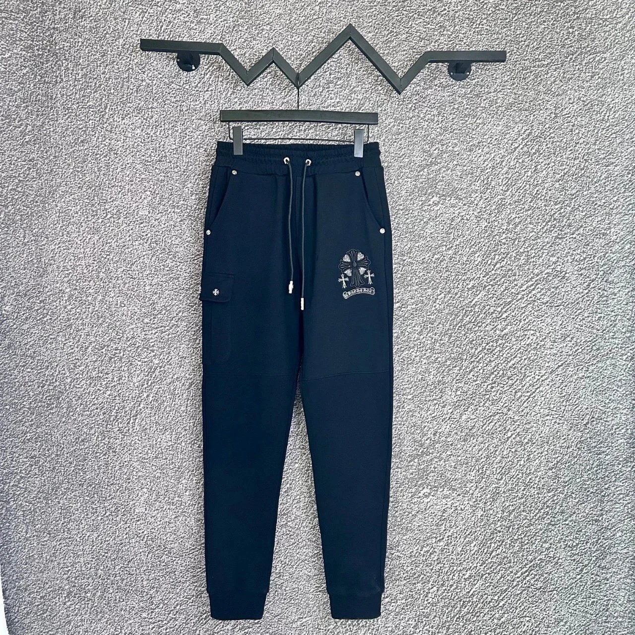 Design Embroidered Logo Sweatpants Black - 24