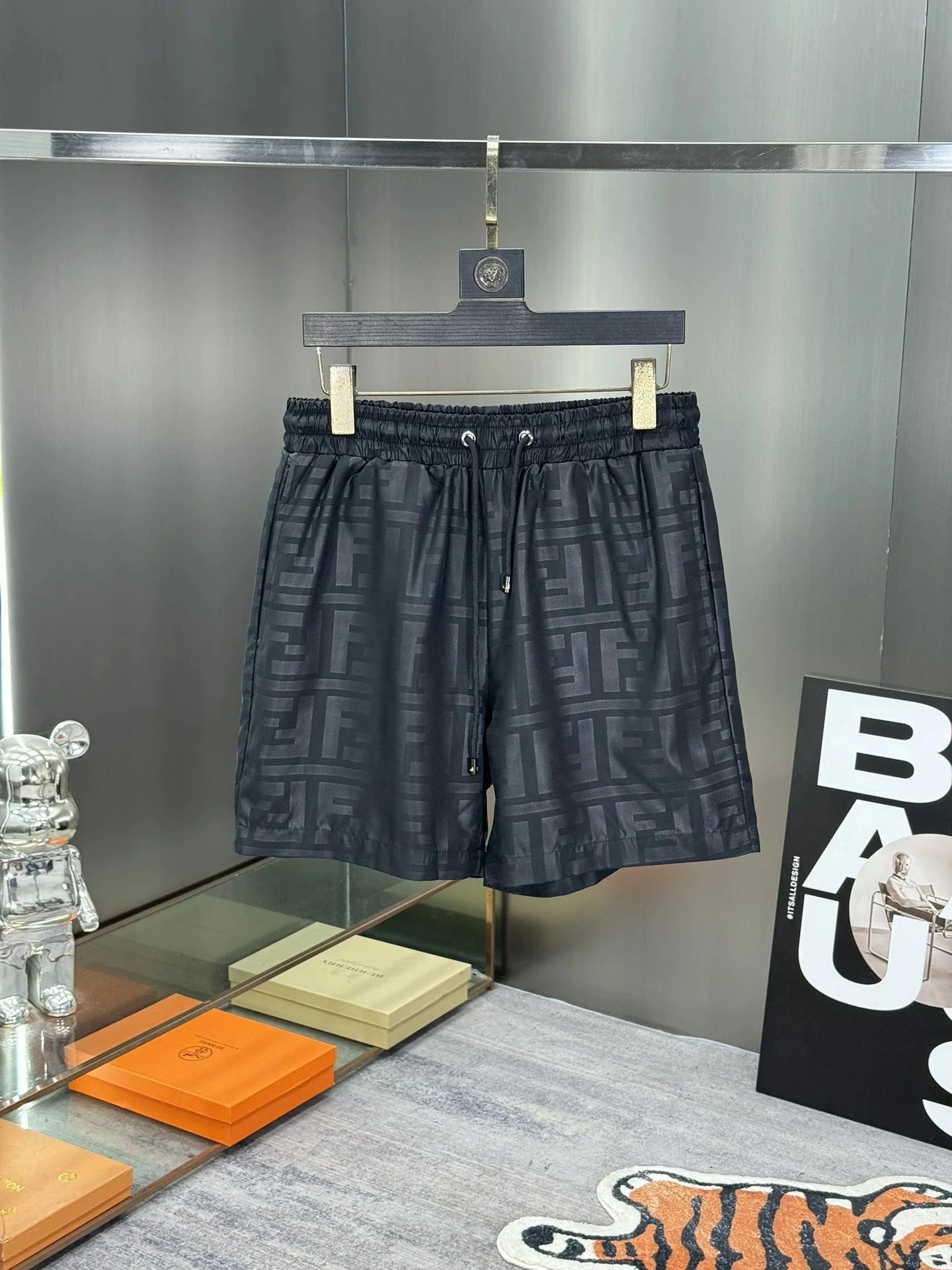 Versace Shorts Elastic-Waist Drawstring — MMJ-034