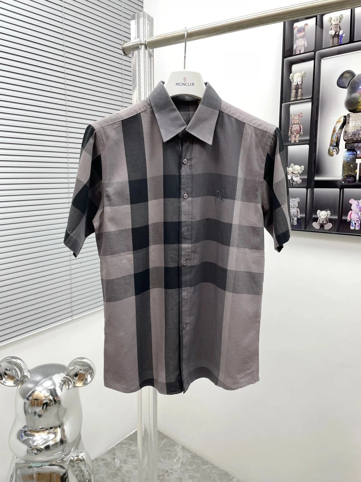 Burberry Shirts Short-sleeve button-front plaid shirt — UM006