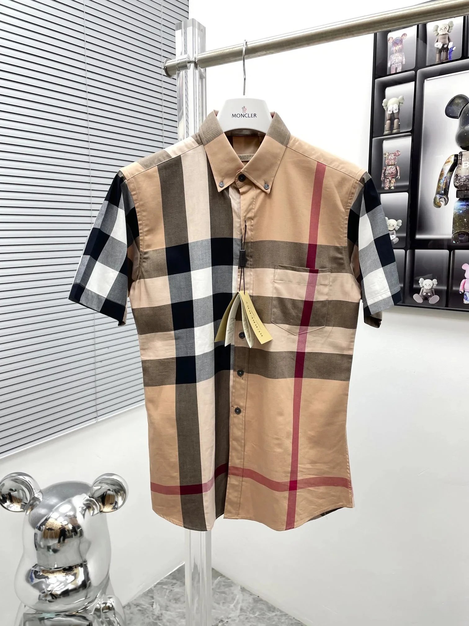 Burberry Shirts Short-sleeve button-front plaid shirt — UM021