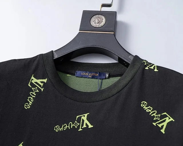 Louis Vuitton Matching Sets Monogram Short-Sleeve T-Shirt and Shorts Set product detail image 5