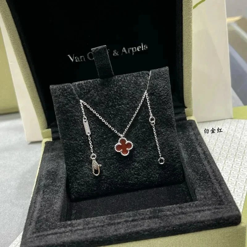 Van Cleef & Arpels Jewelry Four-leaf clover pendant necklace — 12