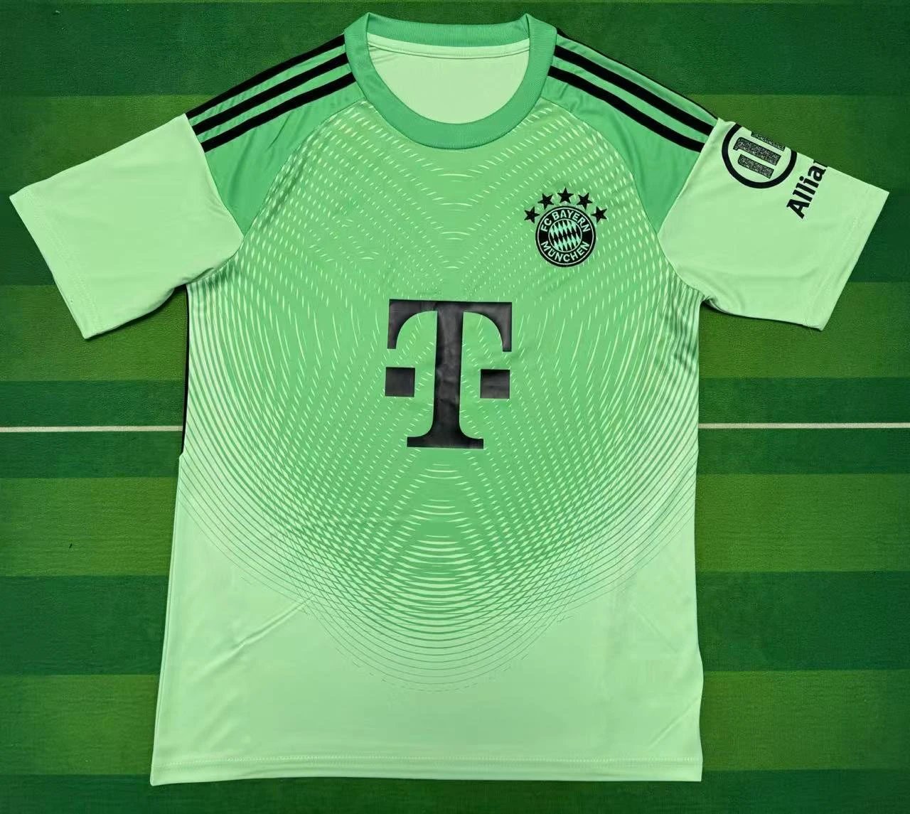 2526 Bayern goalkeeper SKU image