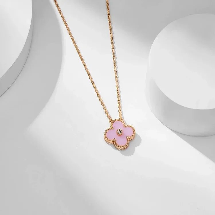 Van Cleef & Arpels Jewelry Four-leaf clover pendant necklace — 5