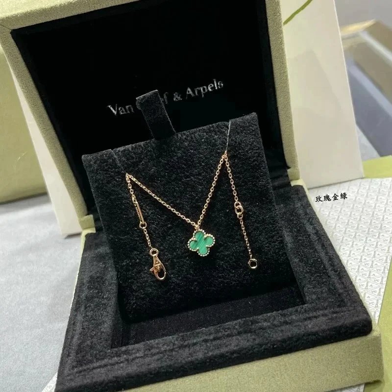 Van Cleef & Arpels Jewelry Four-leaf clover pendant necklace — 9