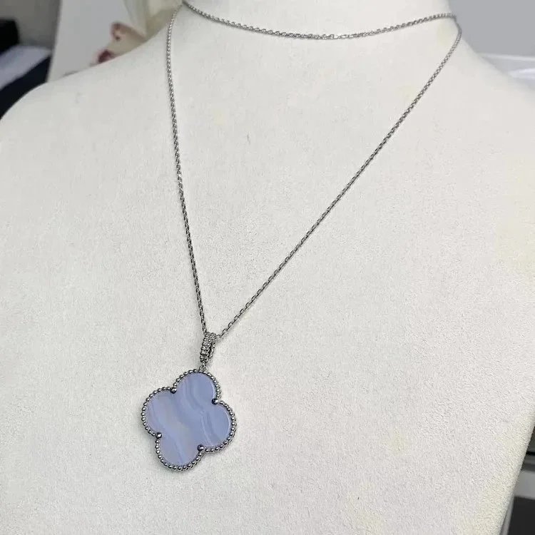 Van Cleef & Arpels Jewelry Four-leaf clover pendant necklace — 1