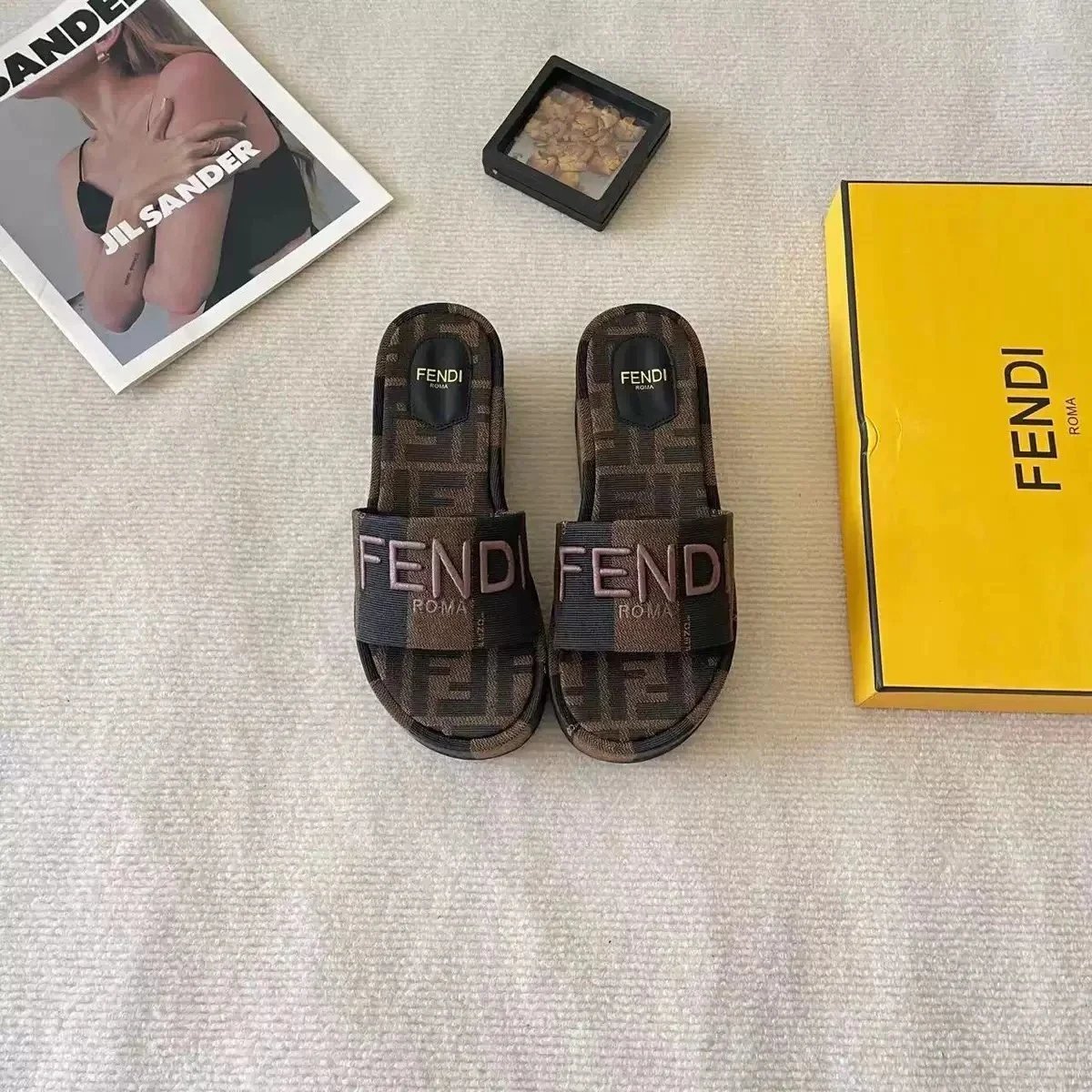 Design Guess Logo Slide Sandals Brown Slippers - 9