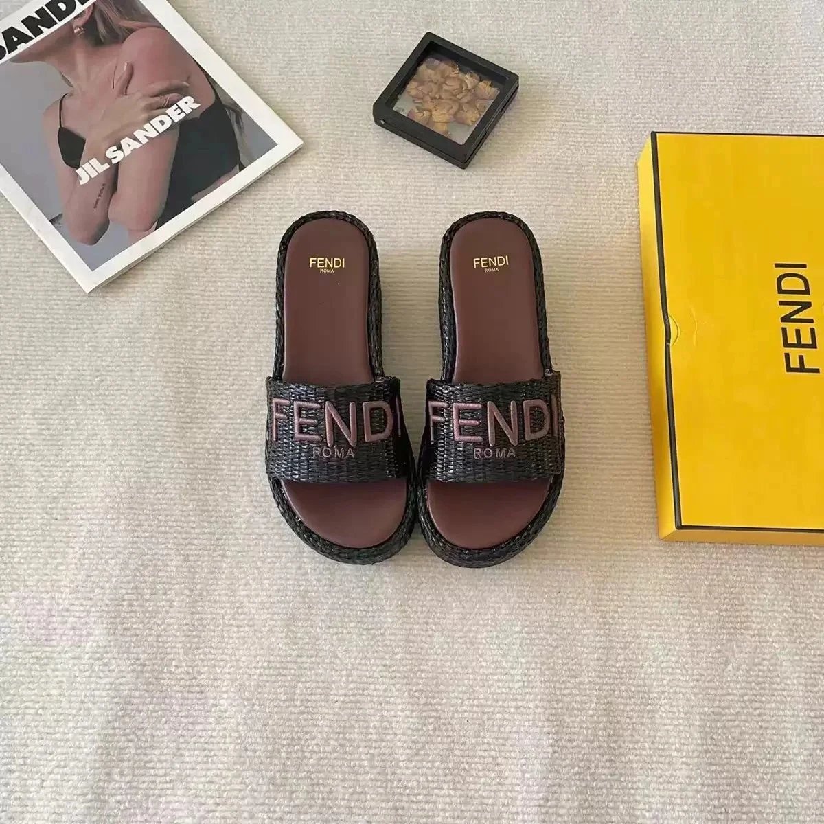 Design Guess Logo Slide Sandals Brown Slippers - 10