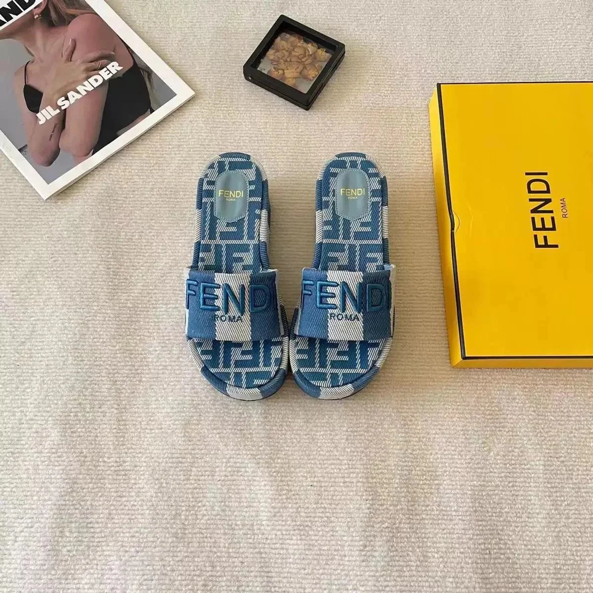 Design Guess Logo Slide Sandals Brown Slippers - 8