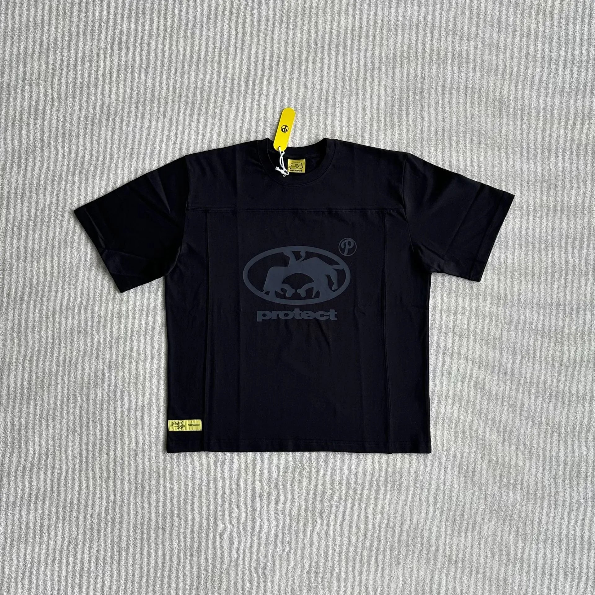 R03/Black