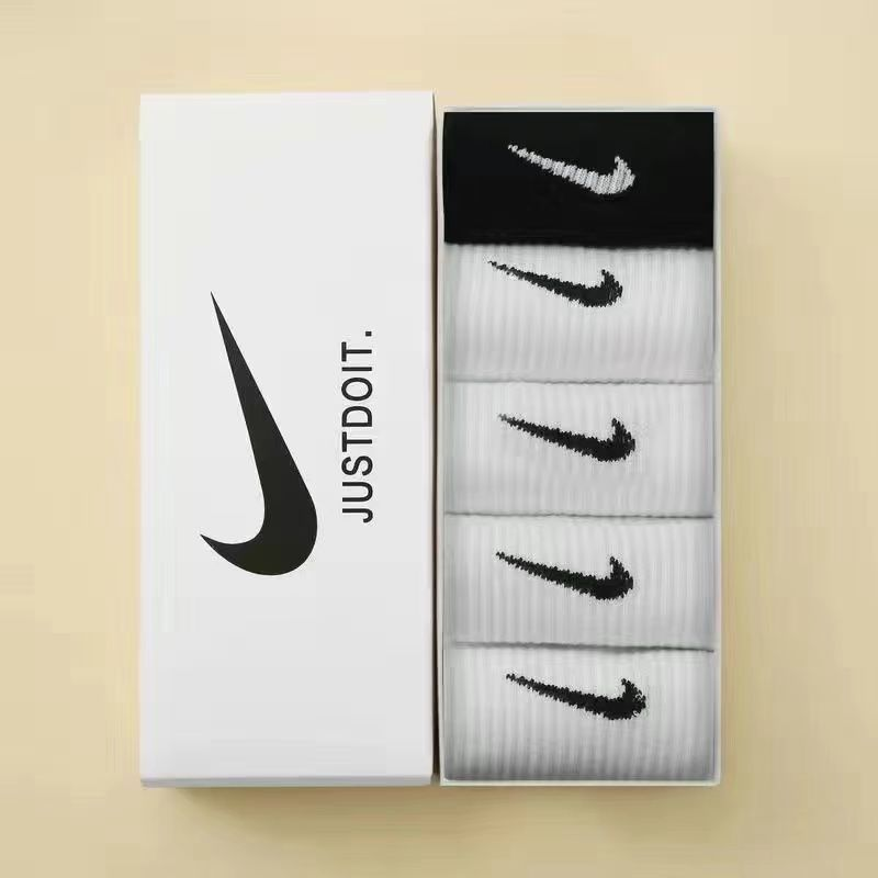 5 pairs [White+White+White+White+Black]