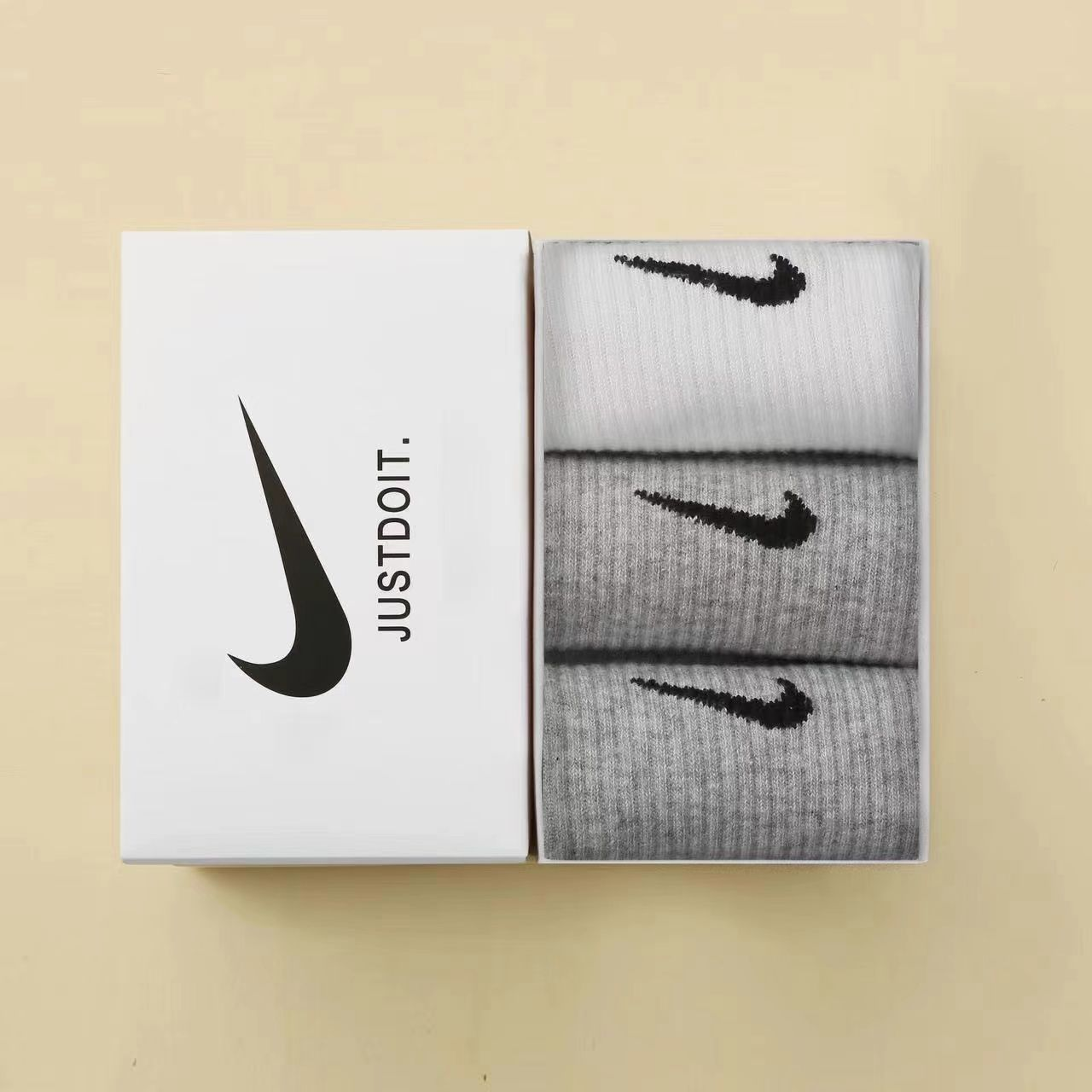 3 pairs [gray+gray+white]