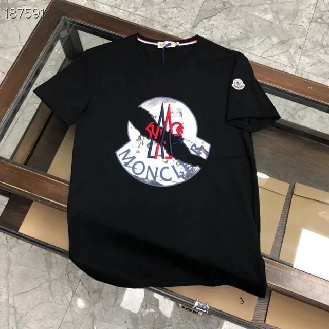 Moncler T-Shirts Short-Sleeve Logo Graphic T-Shirt product detail image 4