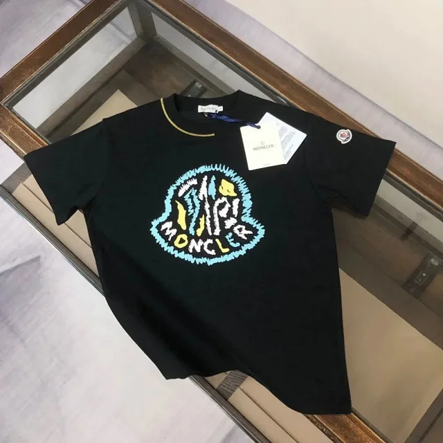Moncler T-Shirts Short-Sleeve Logo Graphic T-Shirt product detail image 7