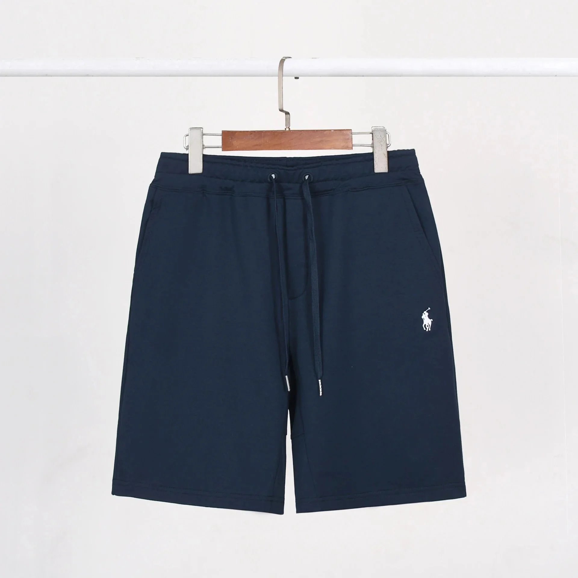Shorts in navy blue and white