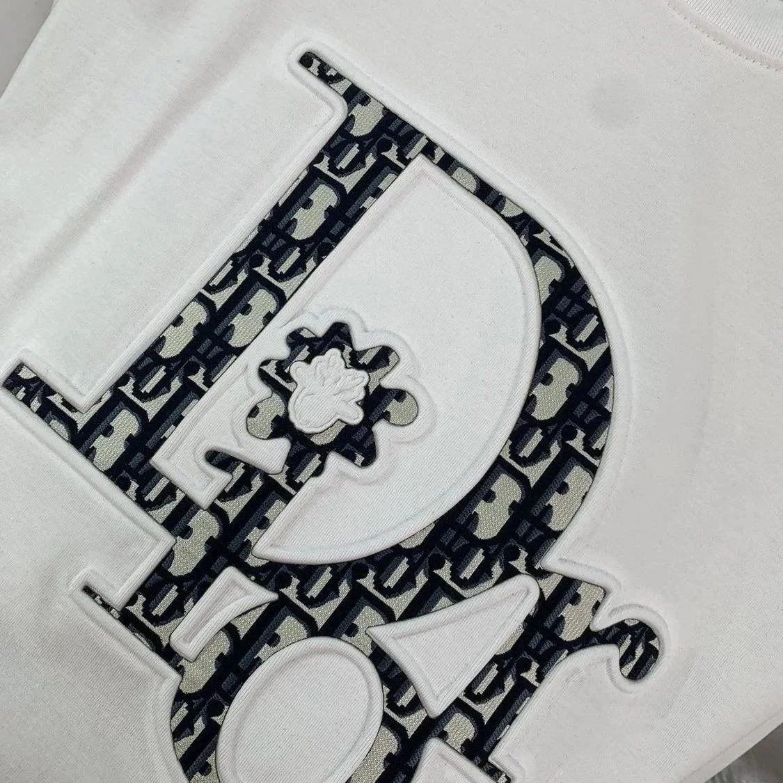 Dior T-Shirts 