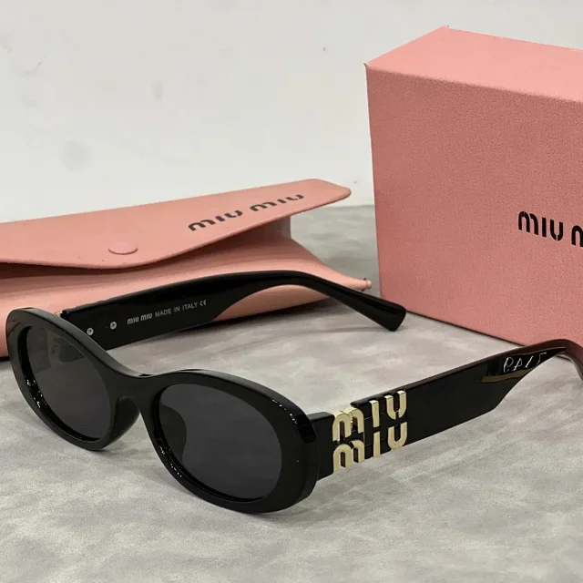Miu Eyewear Logo-Temple Sunglasses product detail image 2