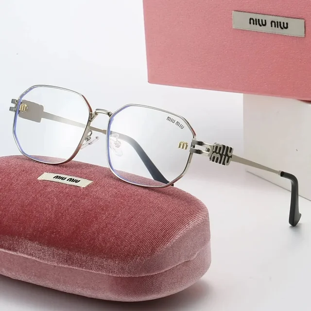 Miu Eyewear Logo-Temple Sunglasses product detail image 10