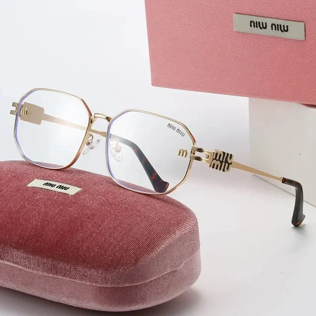 Miu Eyewear Logo-Temple Sunglasses product detail image 9