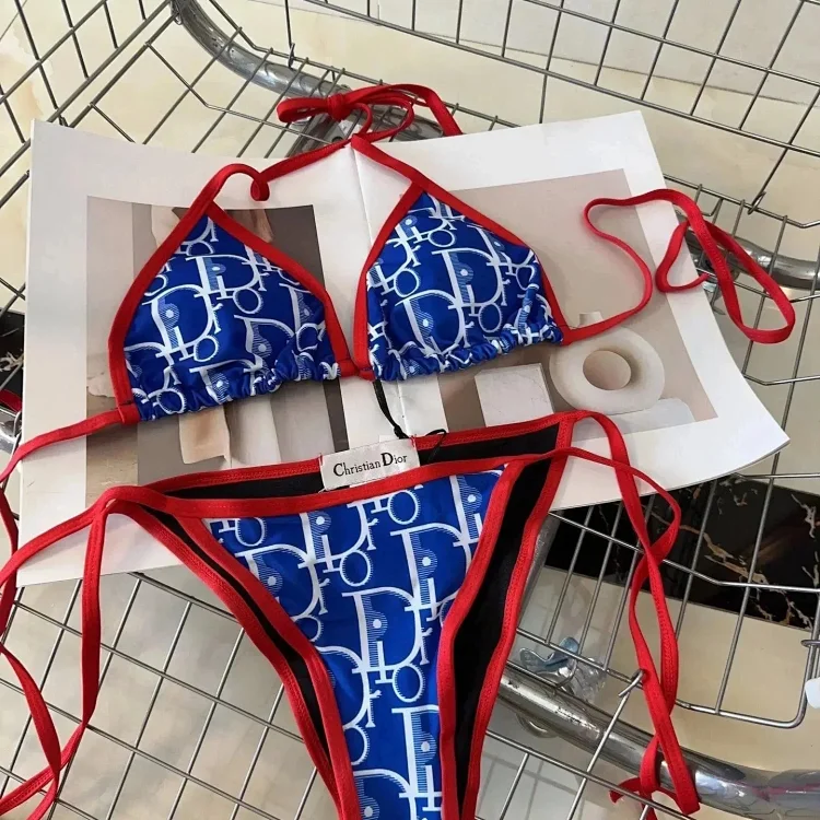 Fashionable swimsuit