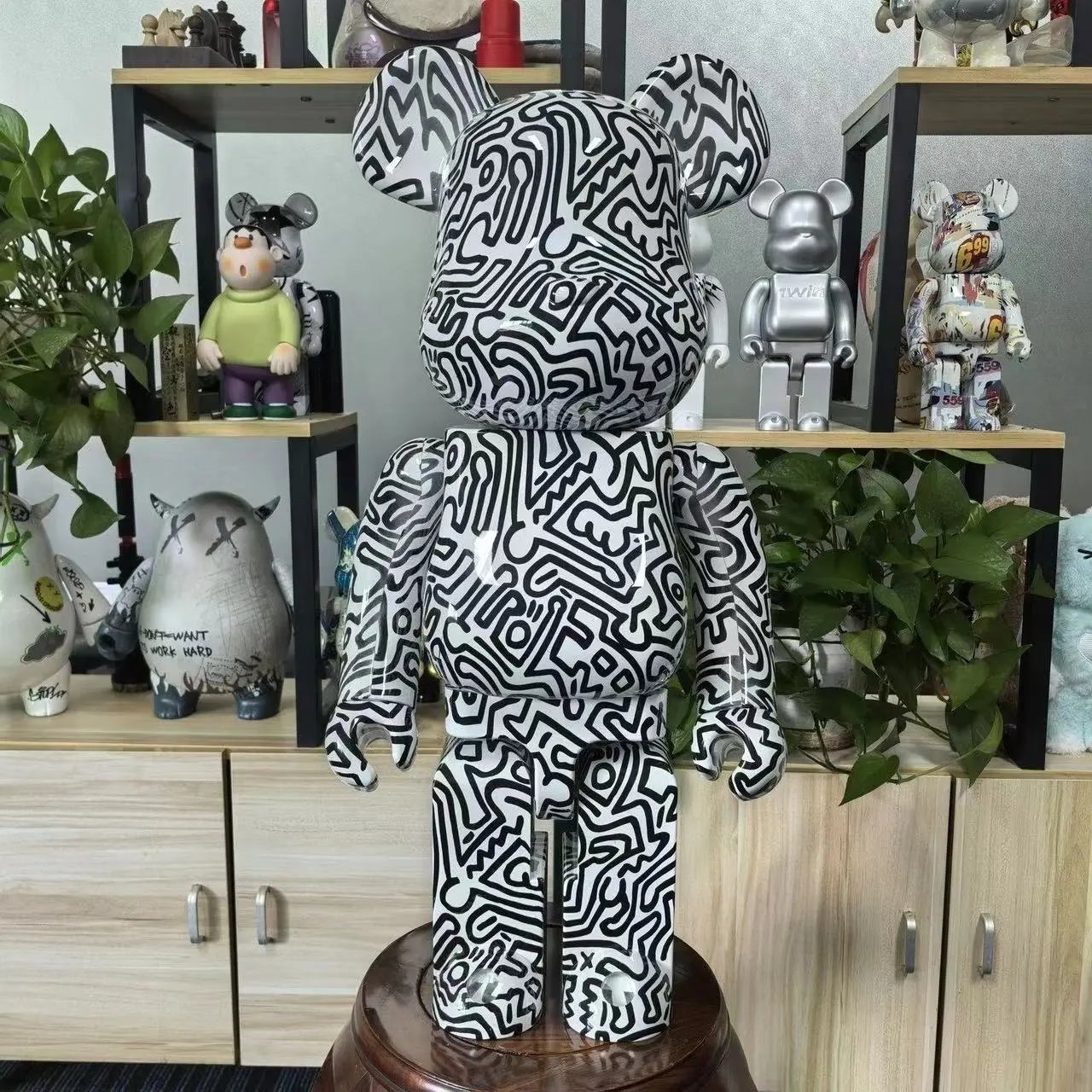 Unique Medium BearBrick — Keith Haring colorway — USFans Spreadsheet photo