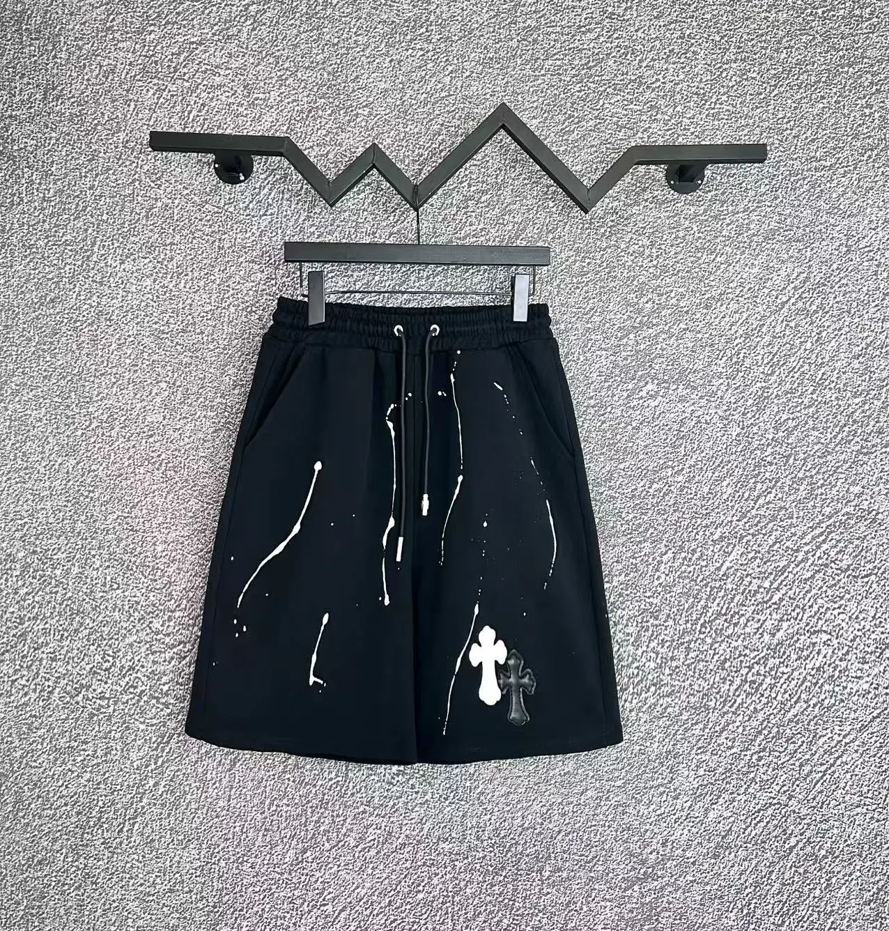 Chrome Hearts Splatter-Paint & Cross-Embroidered Mid-Length Sweatpants - rep szorty
