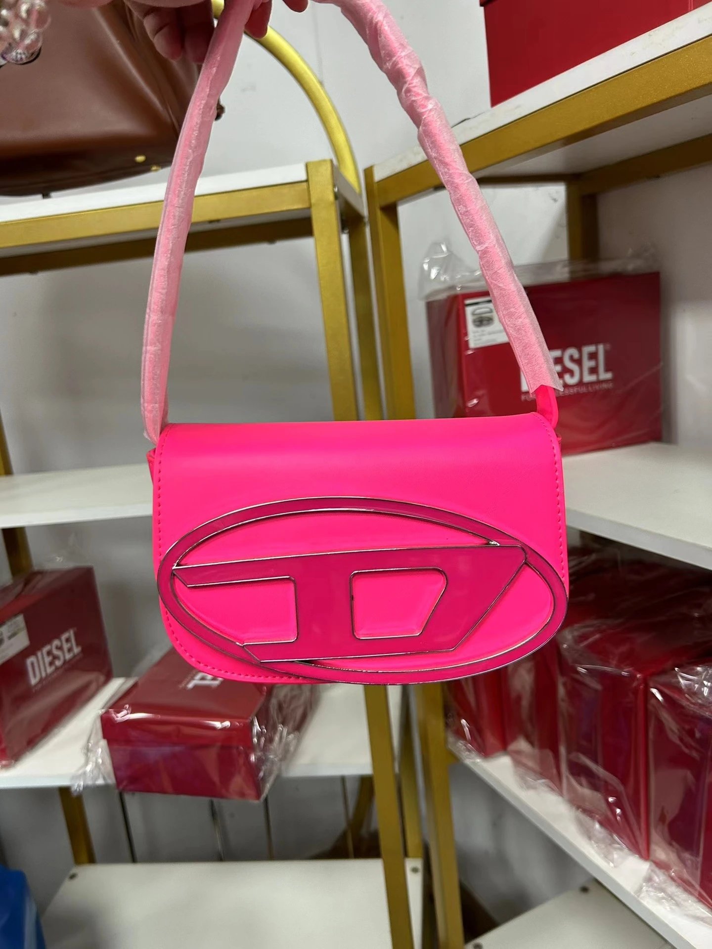 Diesel Bag — Rose red colorway — USFans Spreadsheet photo
