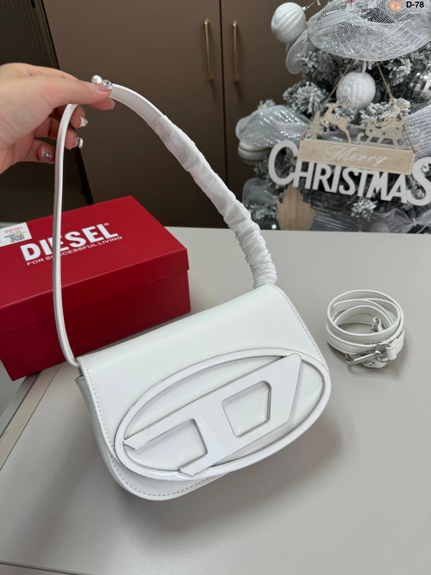 Diesel Bag — white colorway — USFans Spreadsheet photo