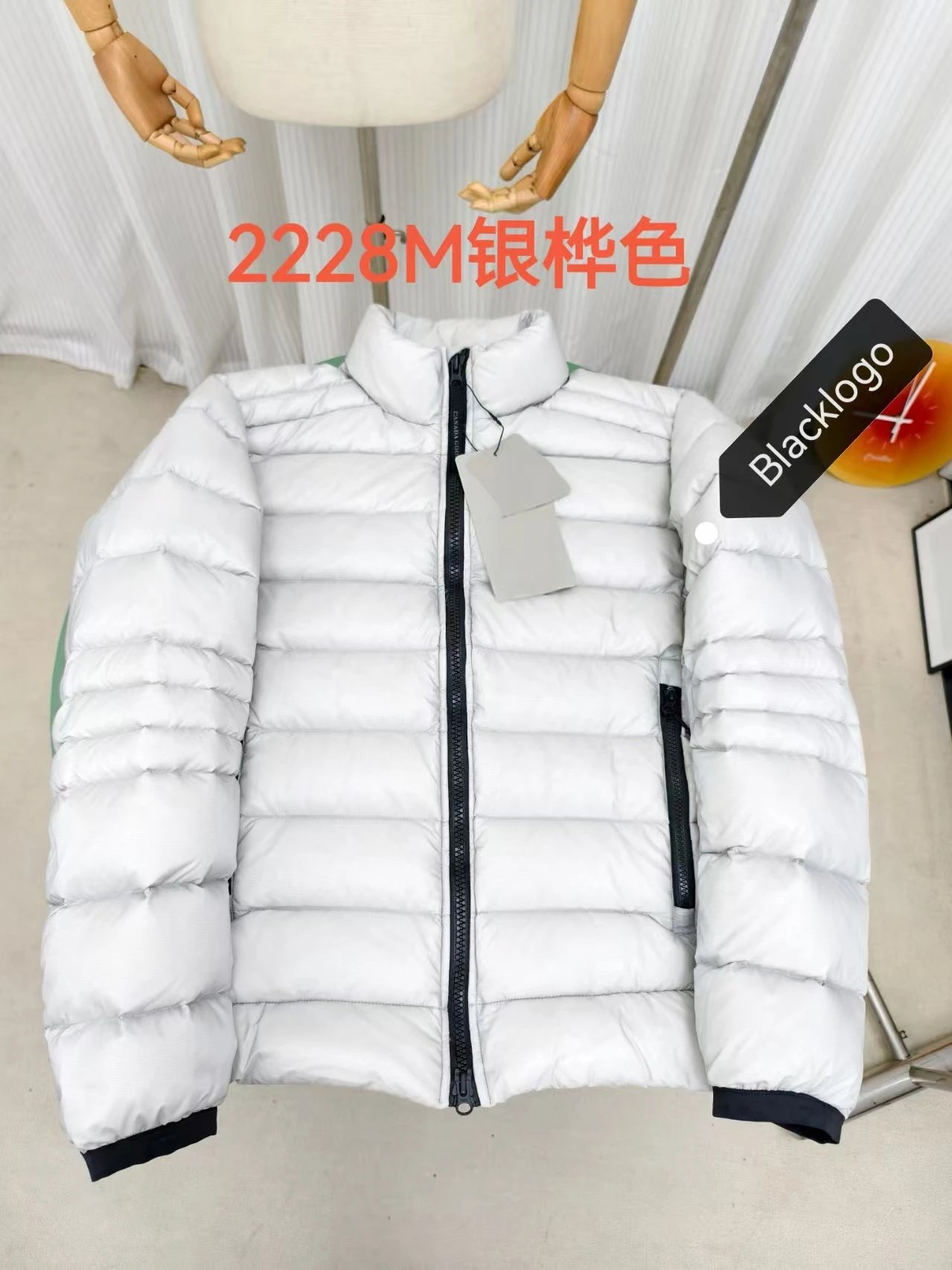 Canada Goose Crofton Hoodie — 2228 Silver color black label colorway — USFans Spreadsheet photo