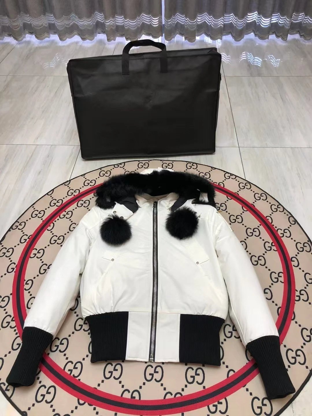 Moose Knuckles Fox Jacket — white colorway — USFans Spreadsheet photo