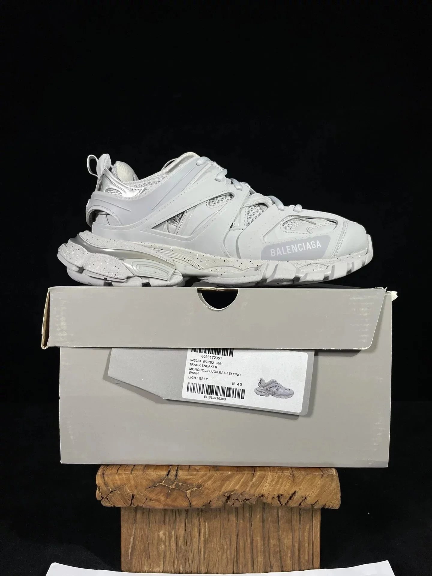 Balenciaga Track Sneakers — Three-generation light gray big bottom spray point B29001 colorway — USFans Spreadsheet photo