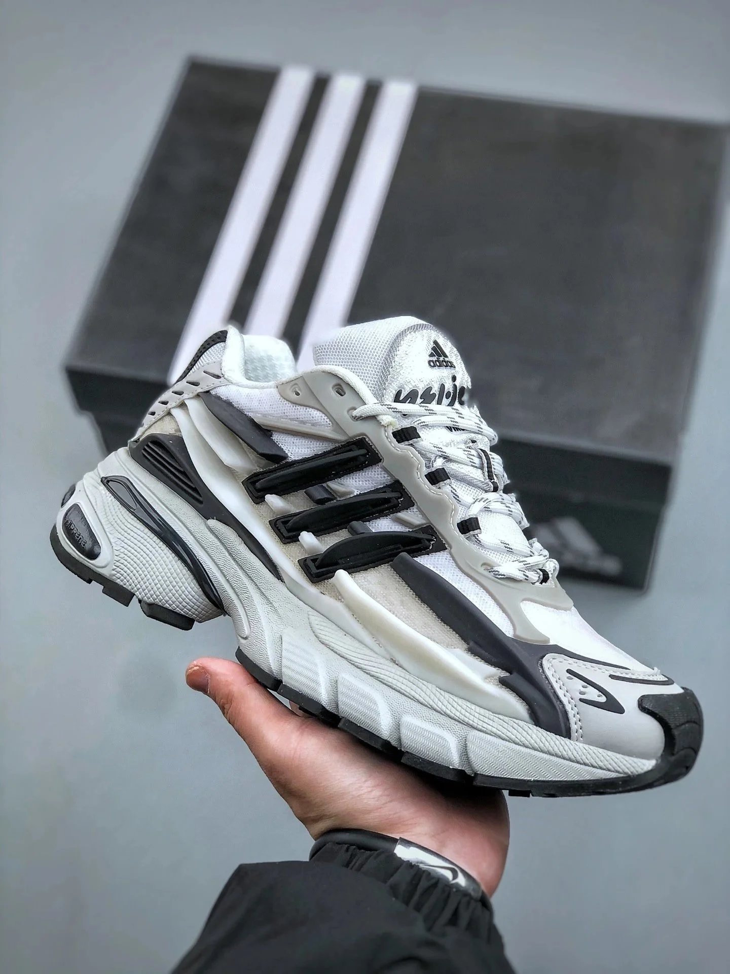Adidas x Pharrell Williams Adistar Jellyfish Shoes — Number 6 colorway — USFans Spreadsheet photo