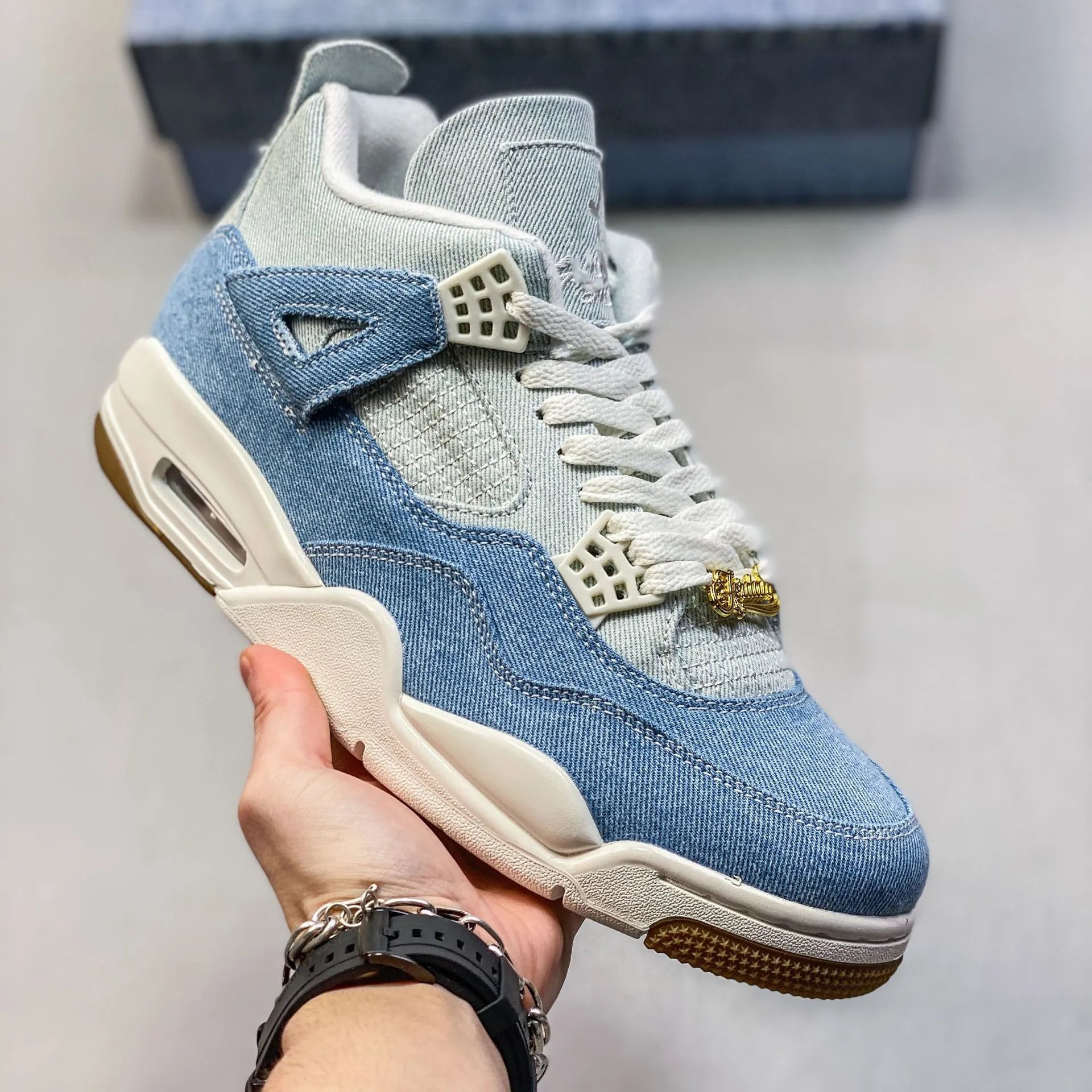 Jordan 4 Vivid Sulfur — 22 colorway — USFans Spreadsheet photo