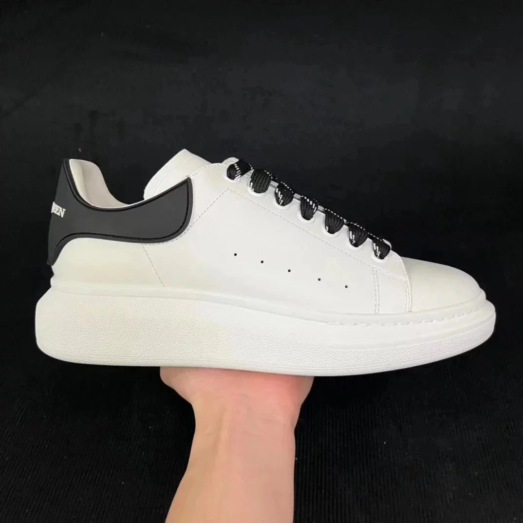 Alexander McQueen Oversized Sneaker White / Black Sneakers Chunky Sneakers
