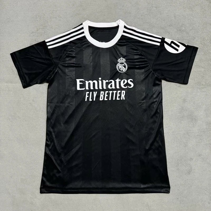 25-26 Real Madrid goalkeeper black